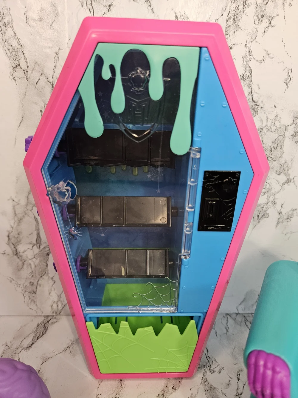 Monster High Student Lounge Playset 2022 Vending Machine & Couches